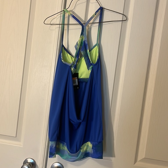 Nike tank top with built in bra size small NWT - Picture 3 of 7